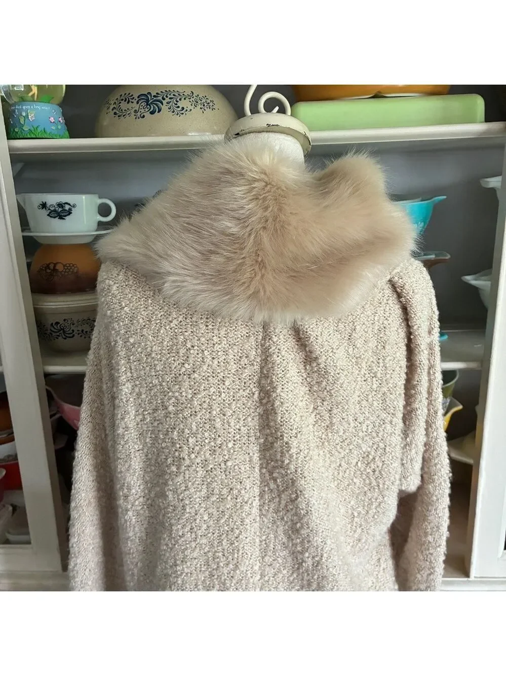 Guess Turning Heads in Hollywood Faux Fur Collar Sweater in Cream - Size Large
